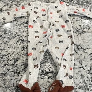 5/$30 Carters Footies 9 Months
